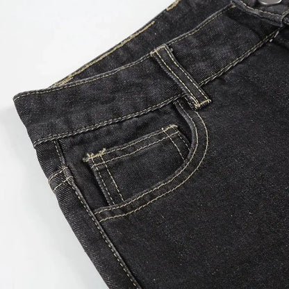 Jean Flare Vintage avec motif floral brodé, coupe ample et taille basse, style streetwear rétro et moderne, confortable et élégant.