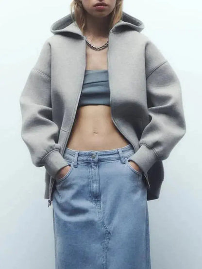 Casual Jacket – Veste zippée à capuche, coupe ample et confortable, style streetwear et urbain.